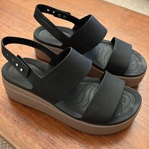 Crocs Brooklyn platform sandals